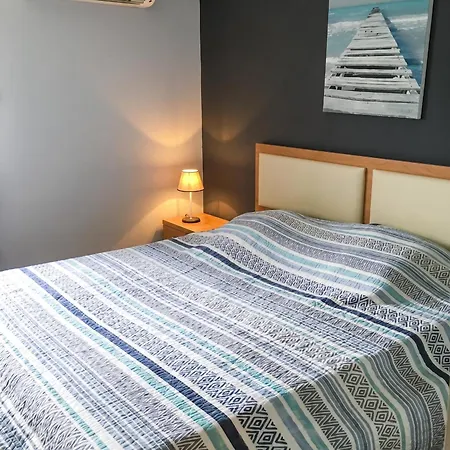 Villa De 3 A A 200 M De La Avec Piscine Privee Et Terrasse Amenagee