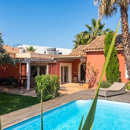 Villa De 3 A A 200 M De La Avec Piscine Privee Et Terrasse Amenagee