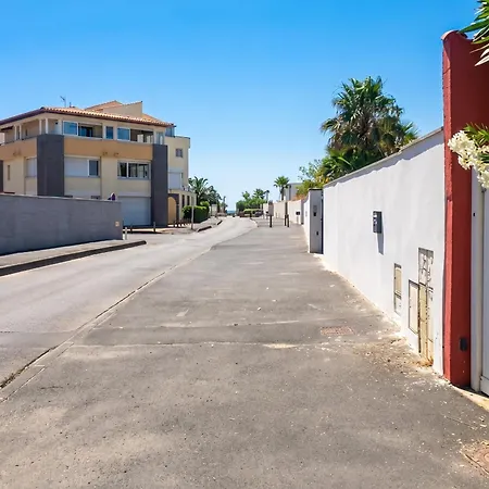 De 3 A A 200 M De La Avec Piscine Privee Et Terrasse Amenagee Villa Agde