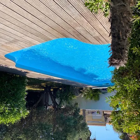 De 3 A A 200 M De La Avec Piscine Privee Et Terrasse Amenagee *