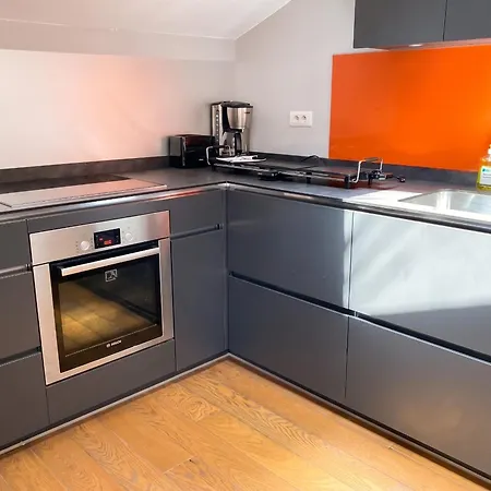 De 3 A A 200 M De La Avec Piscine Privee Et Terrasse Amenagee *