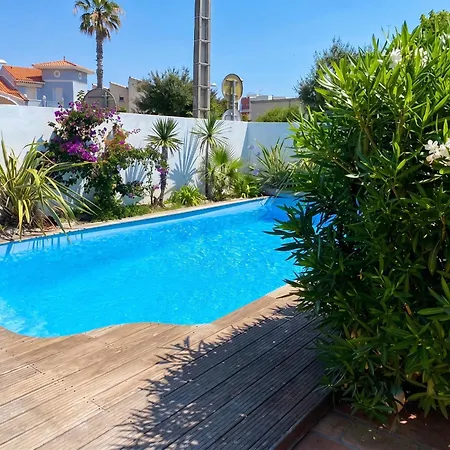 De 3 A A 200 M De La Avec Piscine Privee Et Terrasse Amenagee Villa
