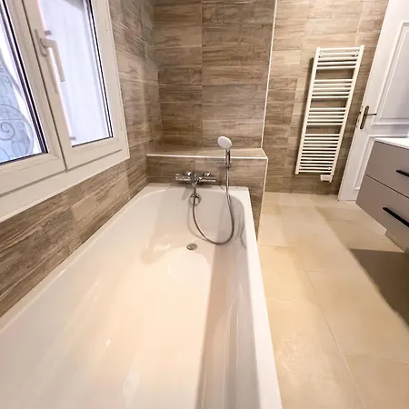 Villa De 3 A A 200 M De La Avec Piscine Privee Et Terrasse Amenagee Agde