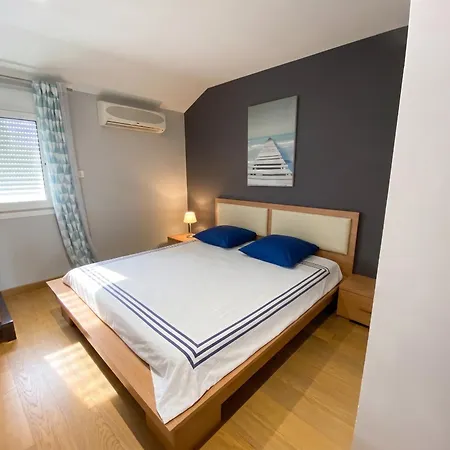 Villa De 3 A A 200 M De La Avec Piscine Privee Et Terrasse Amenagee *