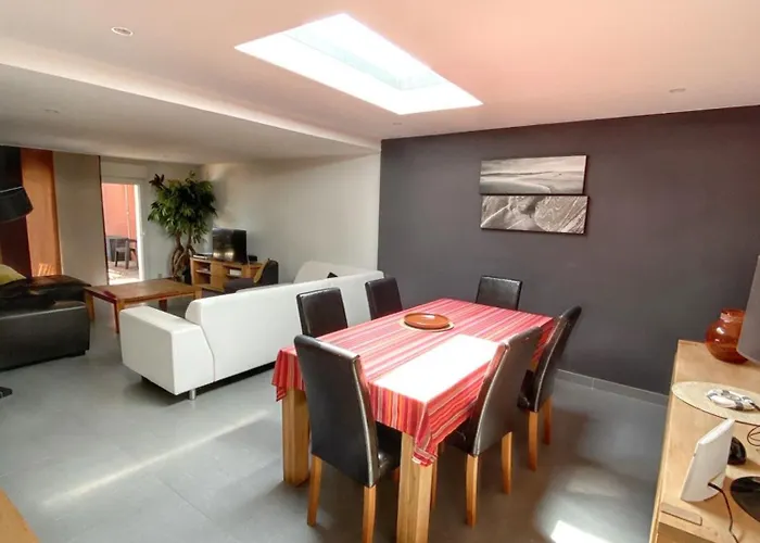 Charmante A Avec Piscine Privee Et Jardin